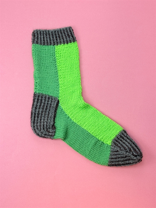 LASSES STRØMPE - en strikkeopskrift fra Foreningen Ingen Bliver Efterladt